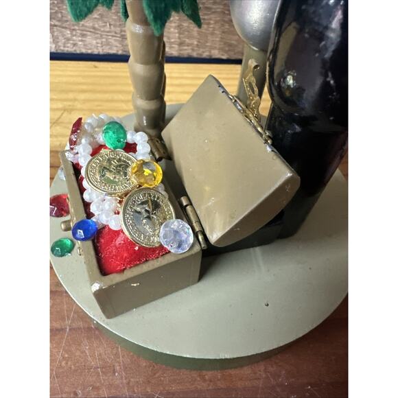 Nutcracker Village Pirate Nutcracker 12" -flaw - Picture 6 of 7